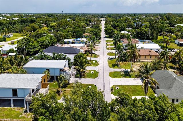 2505 Storter AVE, Naples, FL 34112