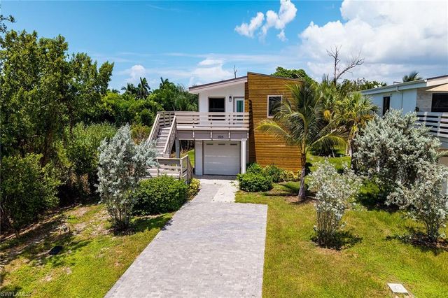 2505 Storter AVE, Naples, FL 34112