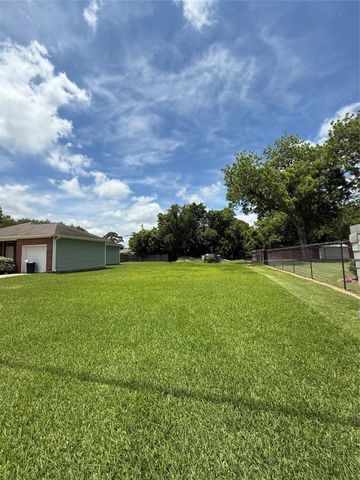 105 S Fulton Street, Texas City, TX 77591