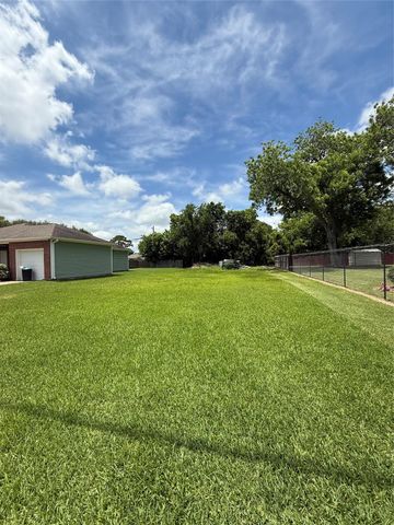 105 S Fulton Street, Texas City, TX 77591
