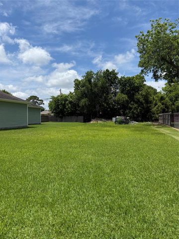 105 S Fulton Street, Texas City, TX 77591