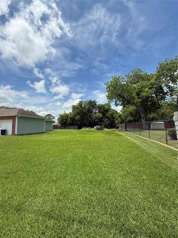 105 S Fulton Street, Texas City, TX 77591
