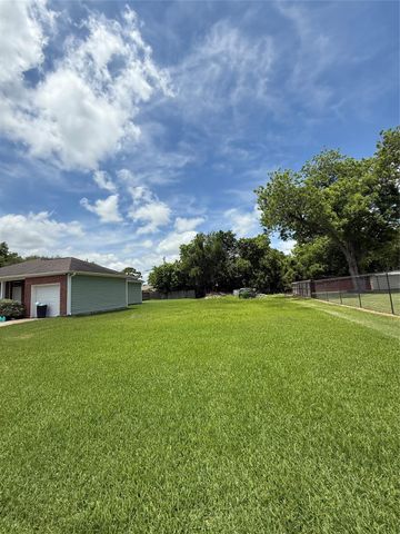 105 S Fulton Street, Texas City, TX 77591