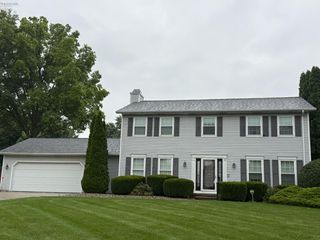 10 Meadowbrook Lane, Fremont, OH 43420