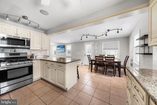 124 N LINE RD, Newtown Square, PA 19073