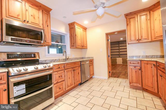1037 DOCKSER DR, Crownsville, MD 21032