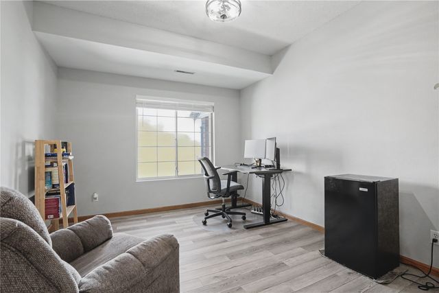 250 Cimarron Drive 114, Hiawatha, IA 52233