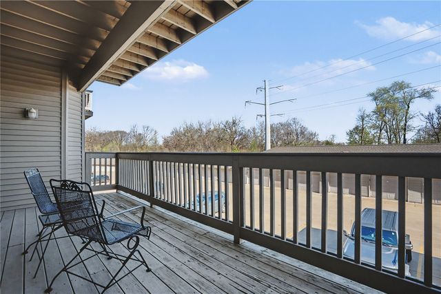 250 Cimarron Drive 114, Hiawatha, IA 52233