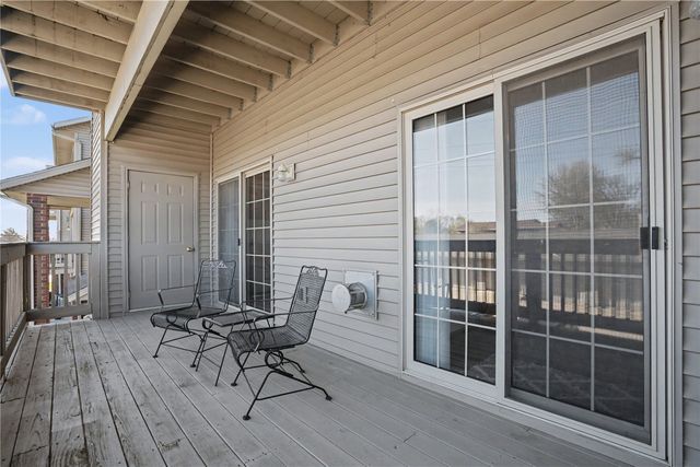 250 Cimarron Drive 114, Hiawatha, IA 52233