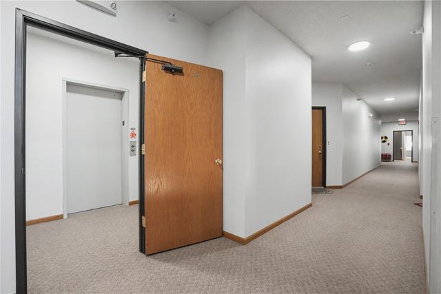 250 Cimarron Drive 114, Hiawatha, IA 52233