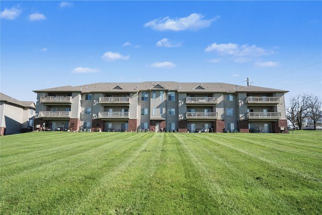 250 Cimarron Drive 114, Hiawatha, IA 52233