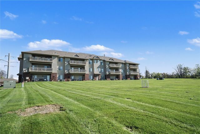 250 Cimarron Drive 114, Hiawatha, IA 52233
