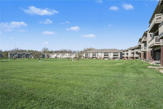250 Cimarron Drive 114, Hiawatha, IA 52233
