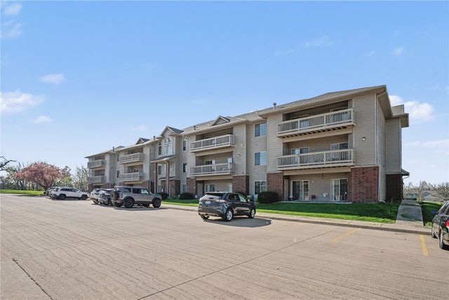 250 Cimarron Drive 114, Hiawatha, IA 52233