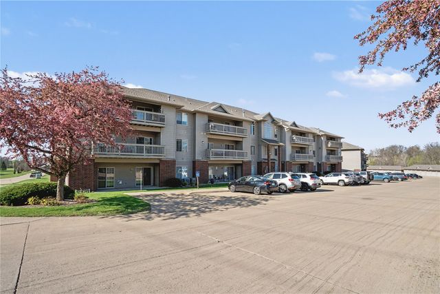 250 Cimarron Drive 114, Hiawatha, IA 52233