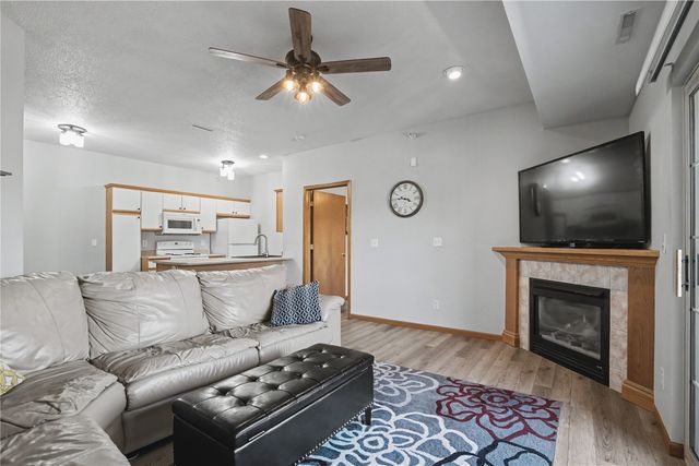 250 Cimarron Drive 114, Hiawatha, IA 52233