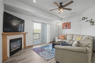 250 Cimarron Drive 114, Hiawatha, IA 52233