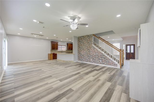 9351 Royal Way, Houston, TX 77083