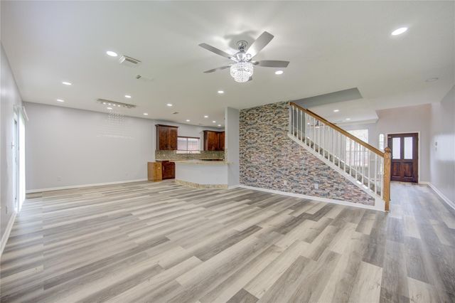 9351 Royal Way, Houston, TX 77083