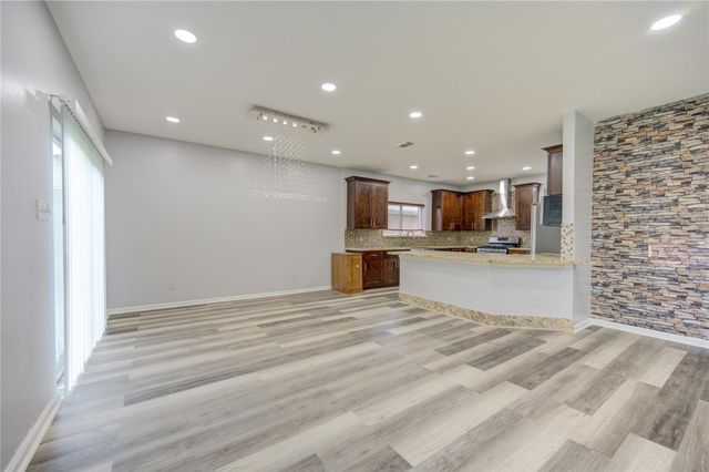 9351 Royal Way, Houston, TX 77083