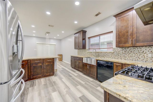 9351 Royal Way, Houston, TX 77083