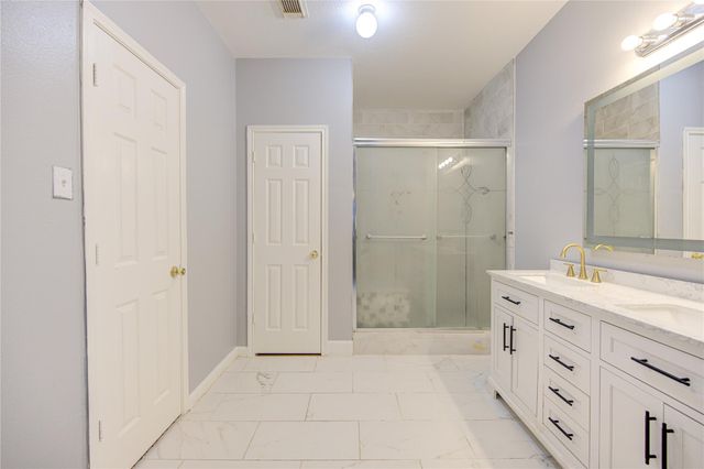 9351 Royal Way, Houston, TX 77083