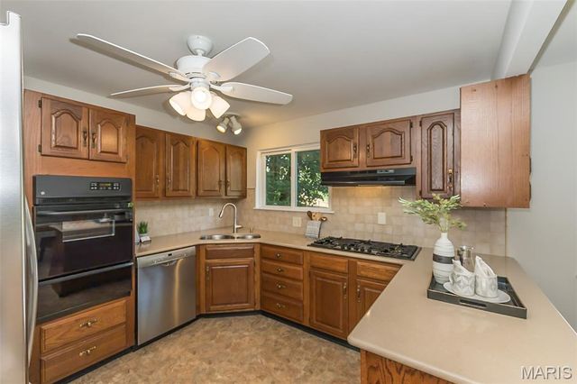 12432 Glennoble Drive, Maryland Heights, MO 63043