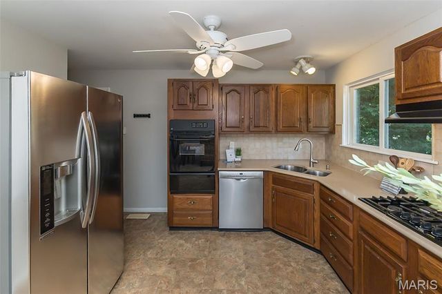 12432 Glennoble Drive, Maryland Heights, MO 63043