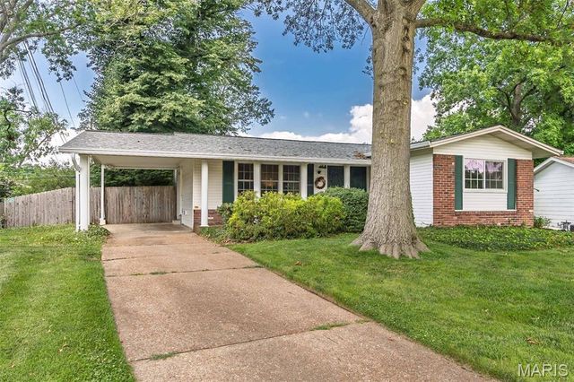 12432 Glennoble Drive, Maryland Heights, MO 63043
