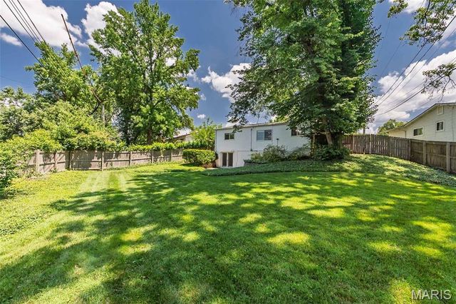 12432 Glennoble Drive, Maryland Heights, MO 63043