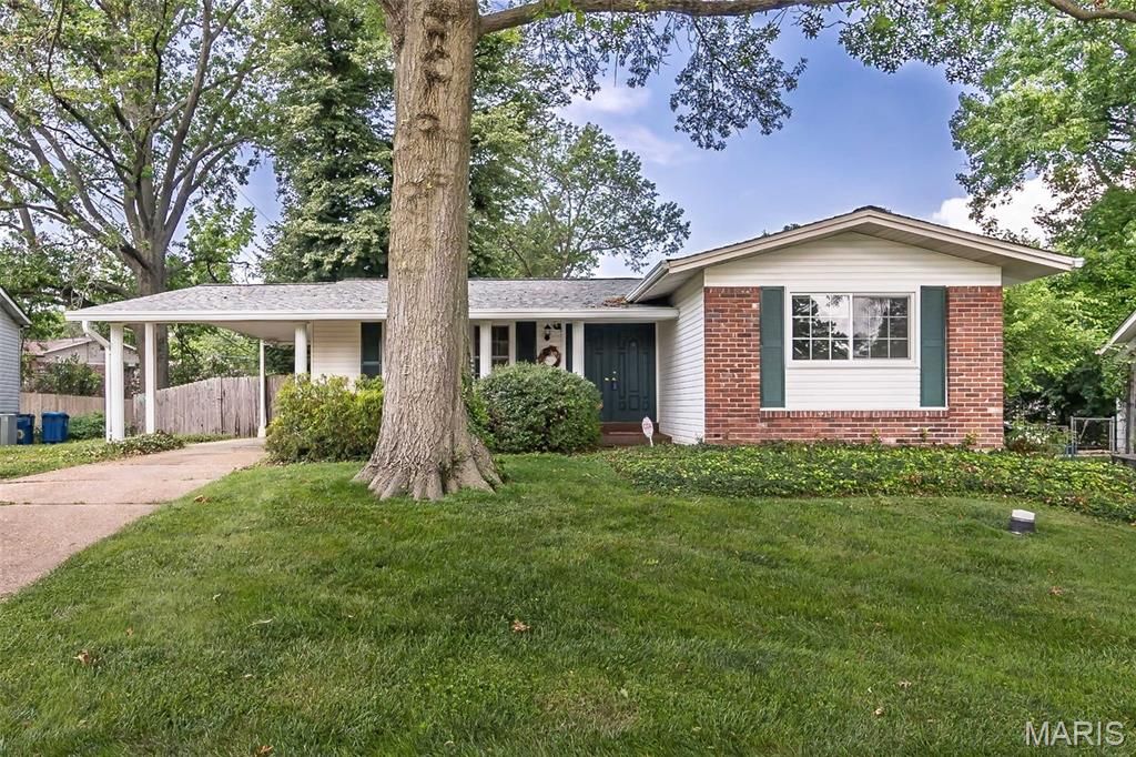 12432 Glennoble Drive, Maryland Heights, MO 63043