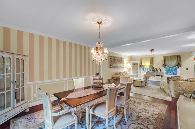 136 TAPPAN RD, Old Tappan, NJ 07648