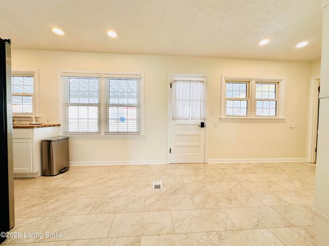 303 W Market St, Leitchfield, KY 42754