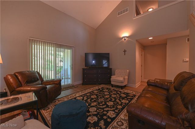 46 Hidden Pond Drive, Doylestown, OH 44230