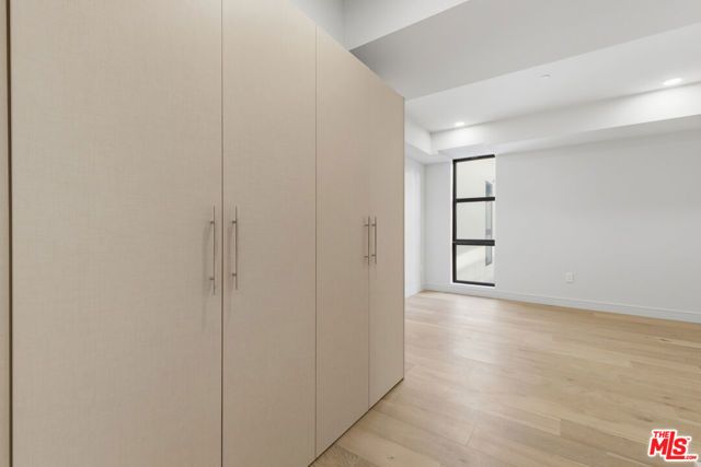 505 S Barrington Avenue 304, Los Angeles, CA 90049