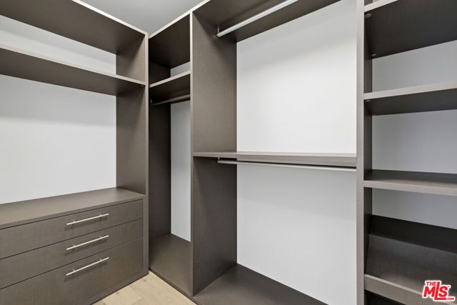 505 S Barrington Avenue 304, Los Angeles, CA 90049