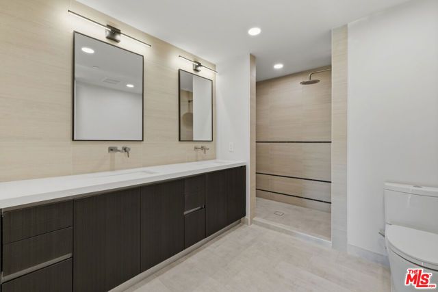 505 S Barrington Avenue 304, Los Angeles, CA 90049