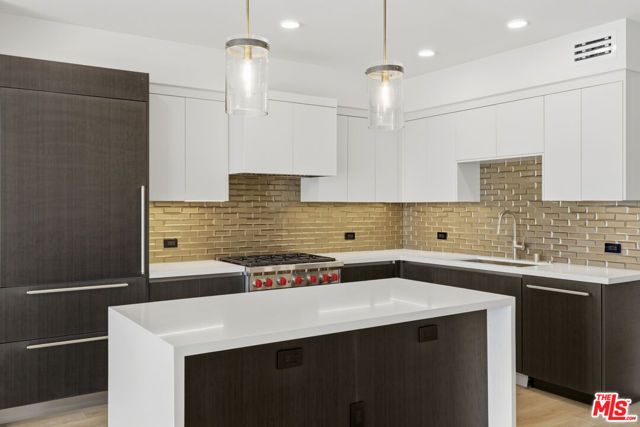 505 S Barrington Avenue 304, Los Angeles, CA 90049