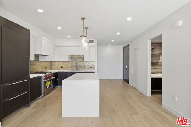 505 S Barrington Avenue 304, Los Angeles, CA 90049