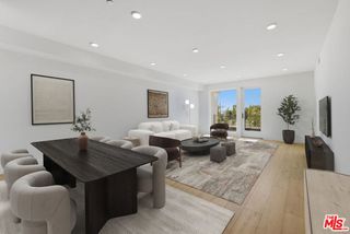 505 S Barrington Avenue 304, Los Angeles, CA 90049