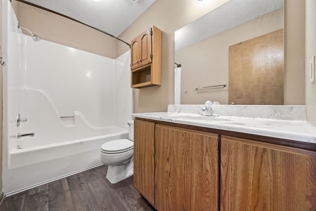 6808 W O'Neil, Wichita, KS 67212