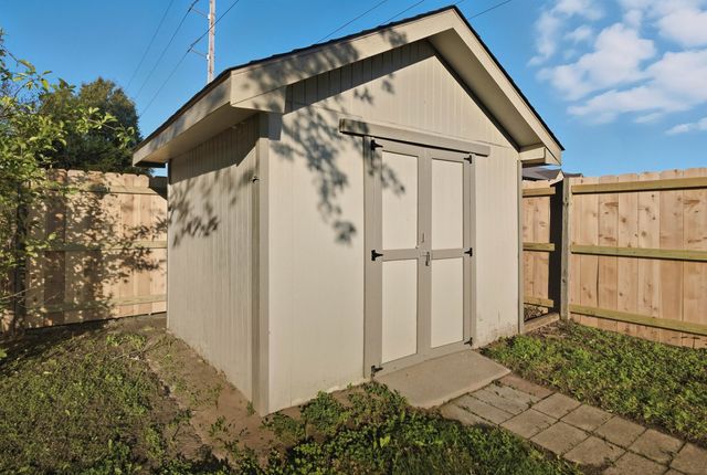 6808 W O'Neil, Wichita, KS 67212