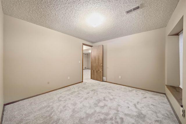 6808 W O'Neil, Wichita, KS 67212