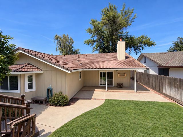 1235 River Bluff Dr, Oakdale, CA 95361