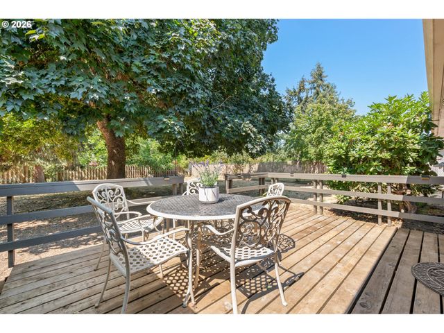 880 HUGHES St, Eugene, OR 97402