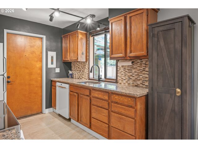 880 HUGHES St, Eugene, OR 97402
