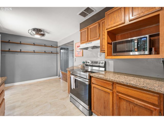 880 HUGHES St, Eugene, OR 97402