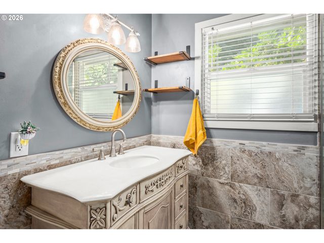 880 HUGHES St, Eugene, OR 97402