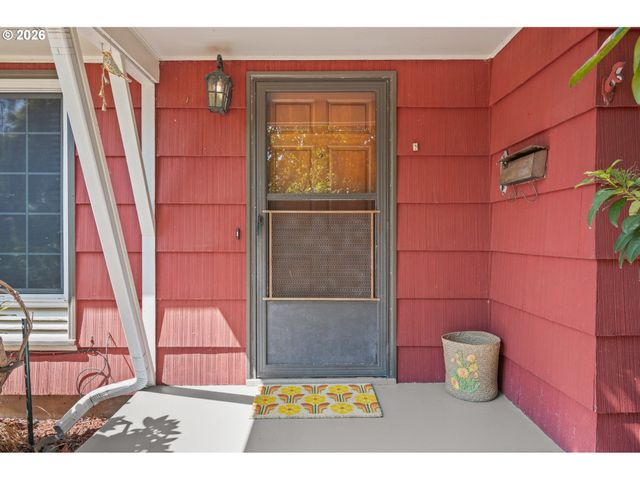 880 HUGHES St, Eugene, OR 97402