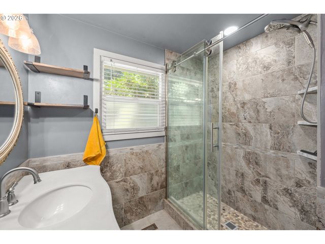880 HUGHES St, Eugene, OR 97402